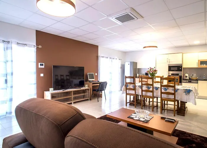 Charming House In Boa Vista With Private Pool * Boa Vista (Leiria)